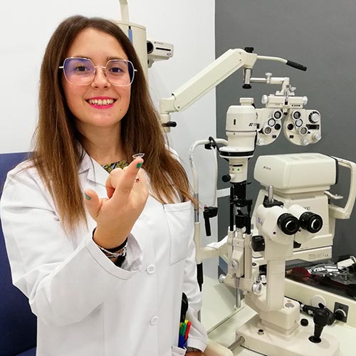 Lara Rivero - Óptica Torres en La Algaba y Guillena