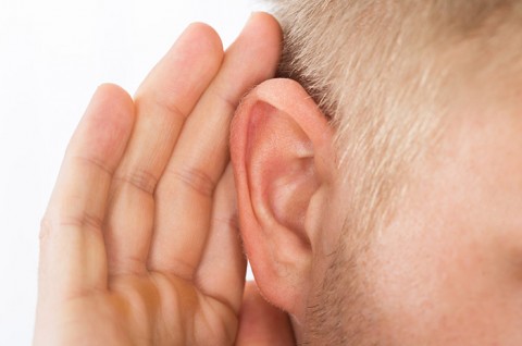 ¿Cuáles son los síntomas que delatan una pérdida de audición?